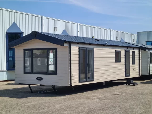 Casa móvil T2 Agla completamente equipada de 38,5 m² (10 x 3,85 m) con 2 dormitorios para 4 personas, cocina, baño y aislamiento total.