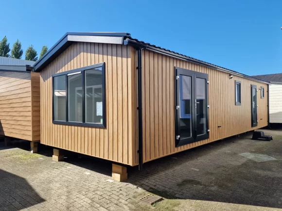 1-9.webp Casa móvil Shadow moderna con revestimiento madera 3 ventanas y porche. - Imagen 1