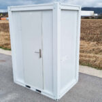 Contenedor sanitario monoplaza 120x165cm CE con urinario y lavabo.